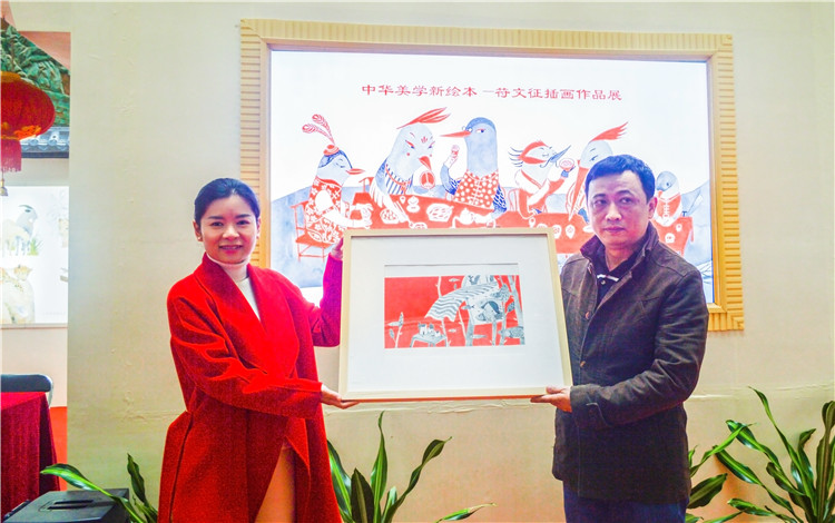 20171216 符文征老师向省图书馆捐赠画作 郑皓芳摄.JPG