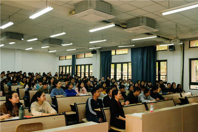 20190327 管理学系关注“两会”共话发展会议远景2 林思怡摄.jpg